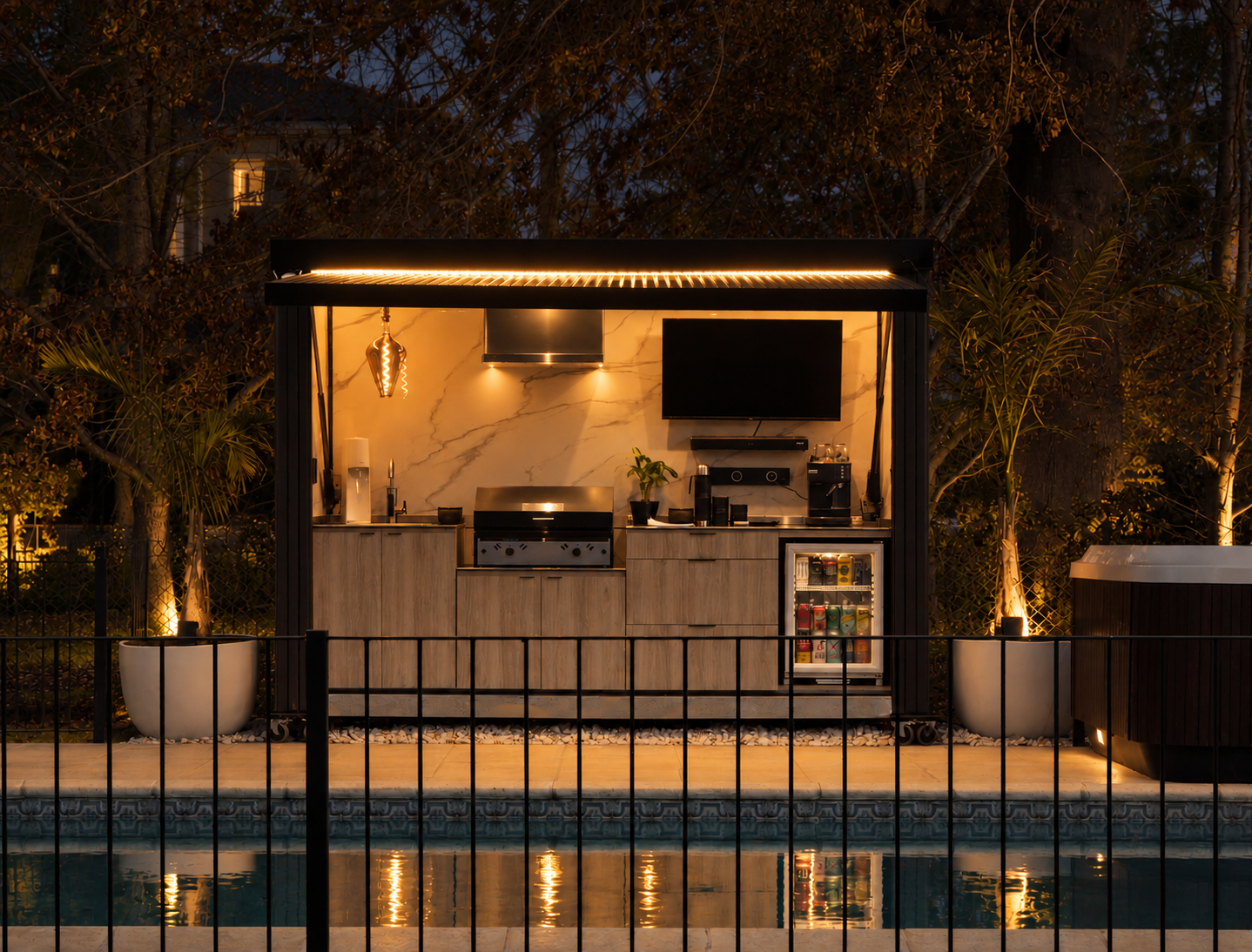 Outdoor mobile kitchen VIVAR integrada en un espacio exterior
