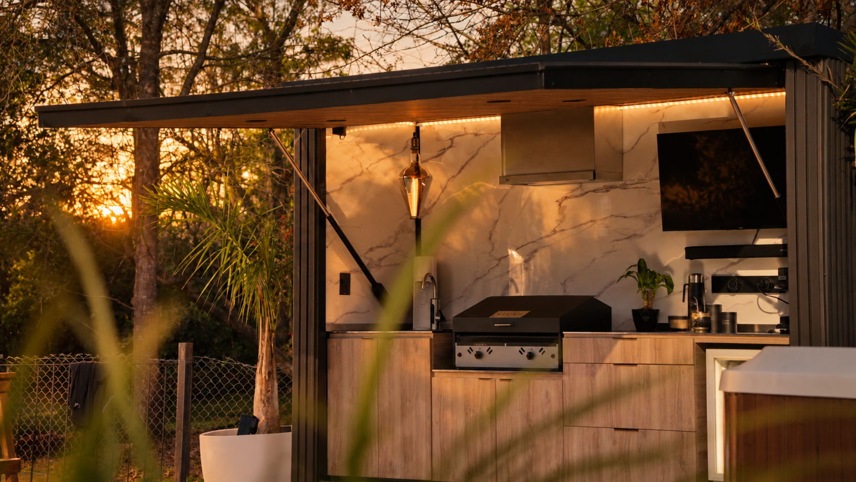 Outdoor kitchen VIVAR durante una experiencia exterior